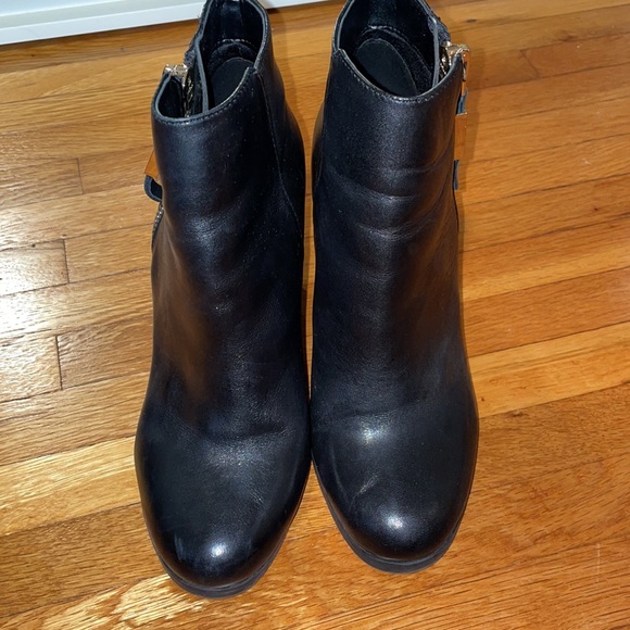 ALDO: black booty heel with gold zip sides - Picture 4 of 11